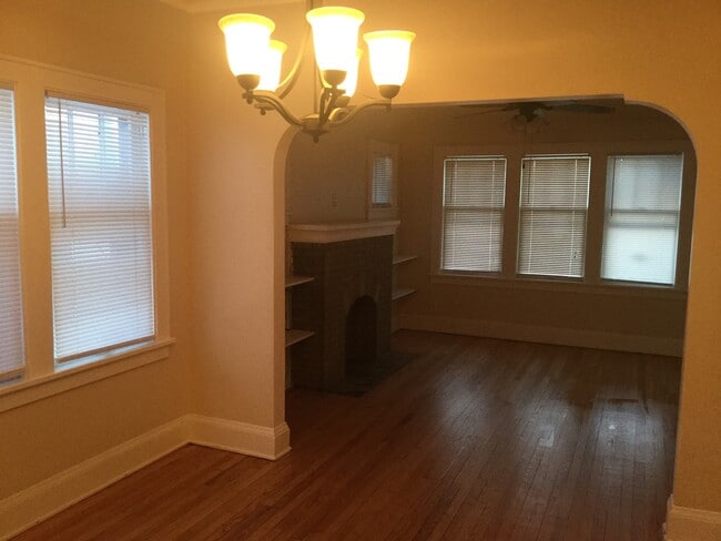 Building Photo - 4 Bedroom Single Family Home