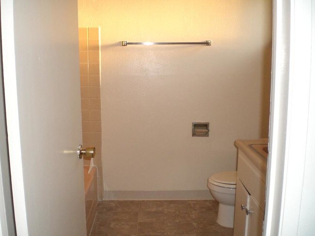 Building Photo - Lake Crest Apartments