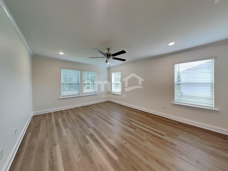 Building Photo - 6059 Rosemore Ln