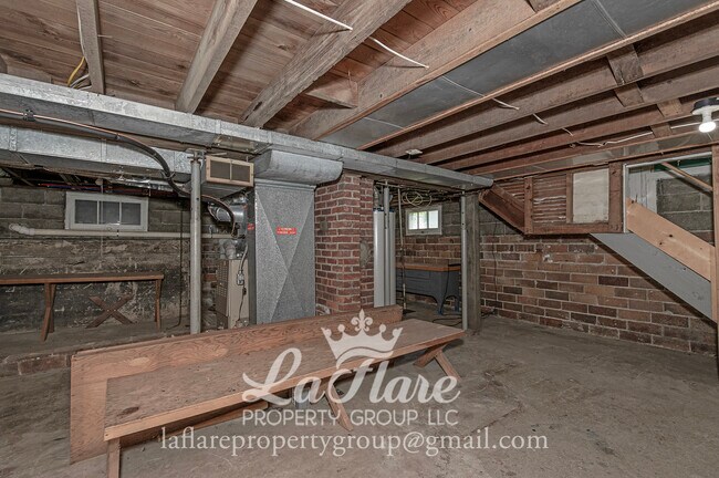 Building Photo - 613 Locust St