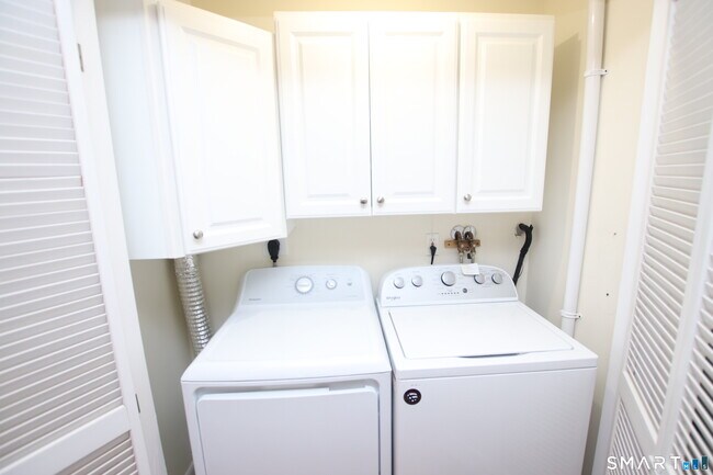 Building Photo - 53 Hollister Way N