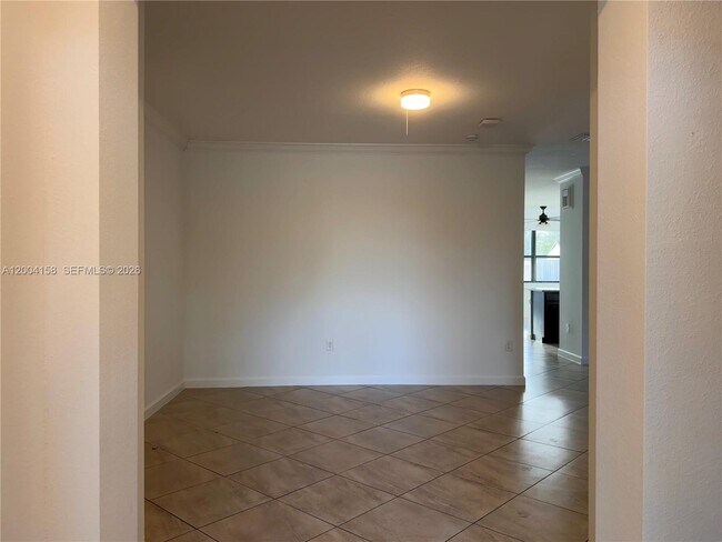 Building Photo - 154 SE 23rd Terrace