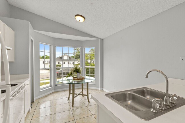 Building Photo - Winter Park 3 bedroom steps to shopping, dining.