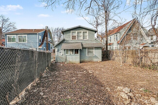 Building Photo - Beautiful 3 Bedroom 1 Bathroom in Kansas City!