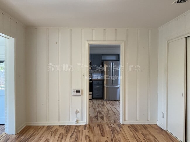Building Photo - 2114 Crestline Dr