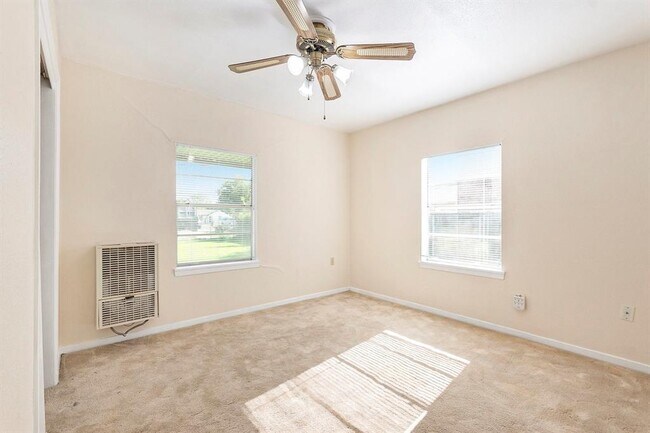 Building Photo - 12413 Almeda Genoa Rd