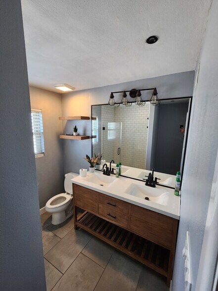 Building Photo - 304 Staunton St