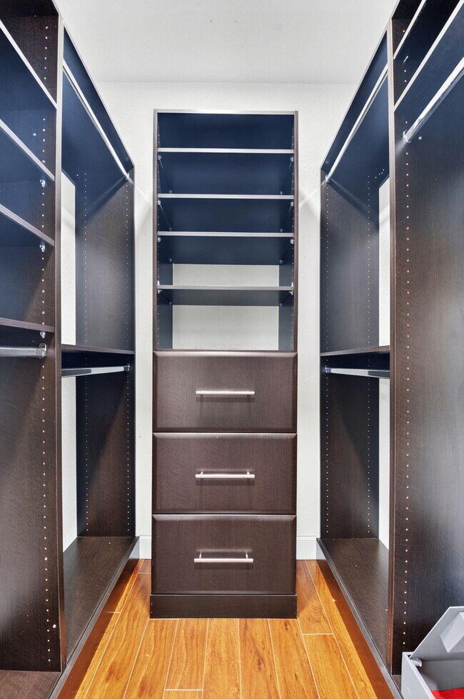 Building Photo - 1301 Belmont Pl