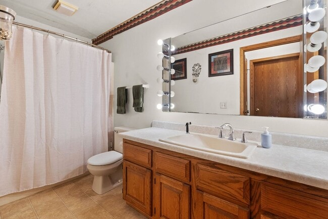 Building Photo - 507 Bayfield Dr