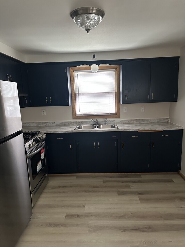 Kitchen - 6521 N 42nd St