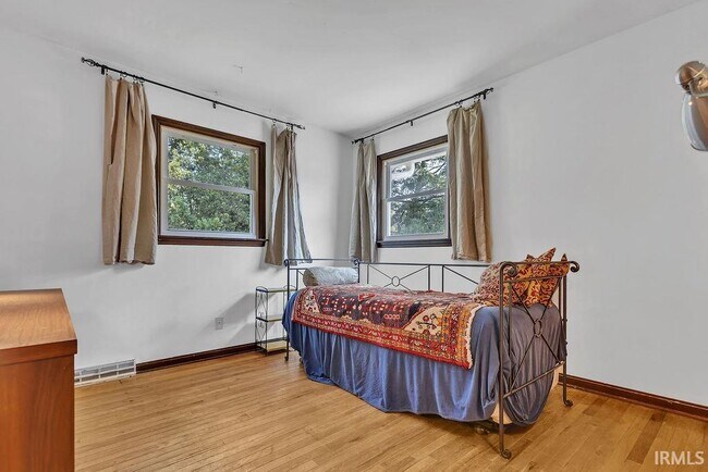 Building Photo - 4425 E Cambridge Ct