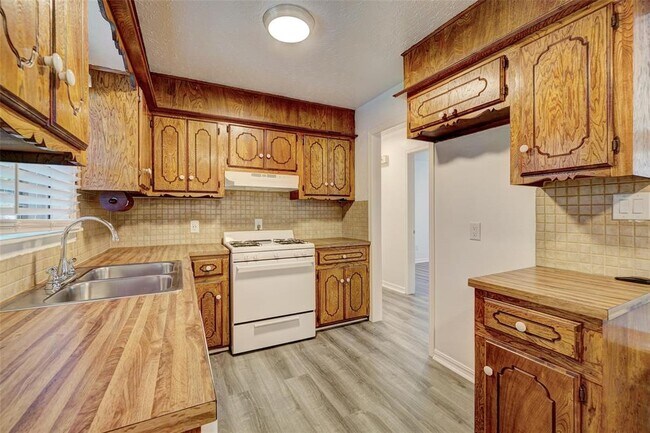 Building Photo - 817 Stahl Dr