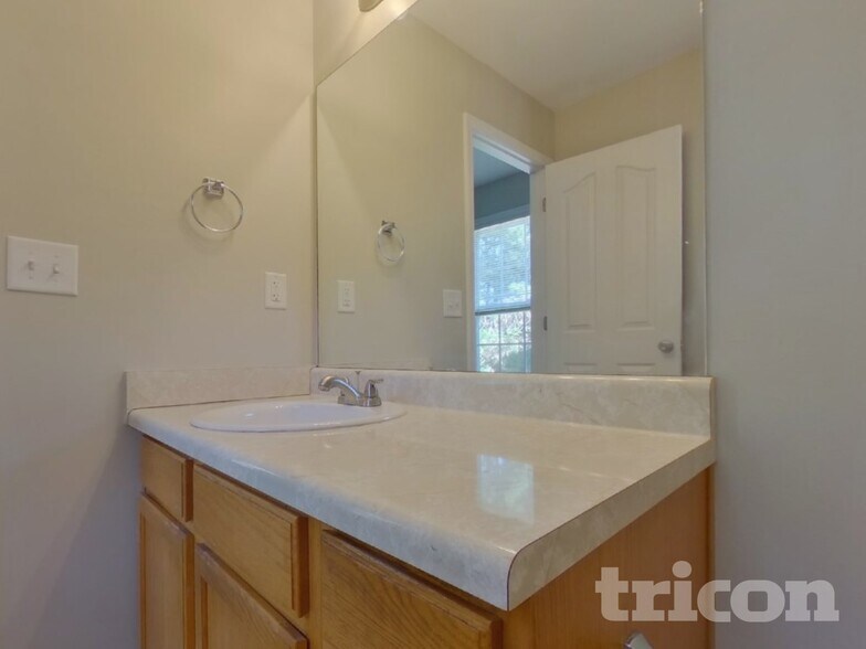 Building Photo - 6655 Breckenridge Dr