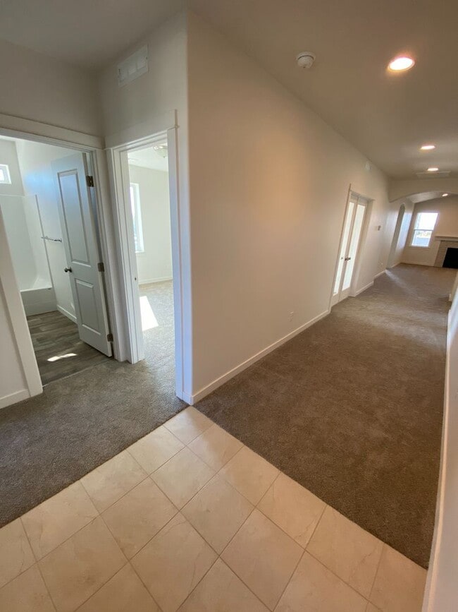 Building Photo - SINGLE FAMILY RANCHER ON ARROW LEAF (APP#146)