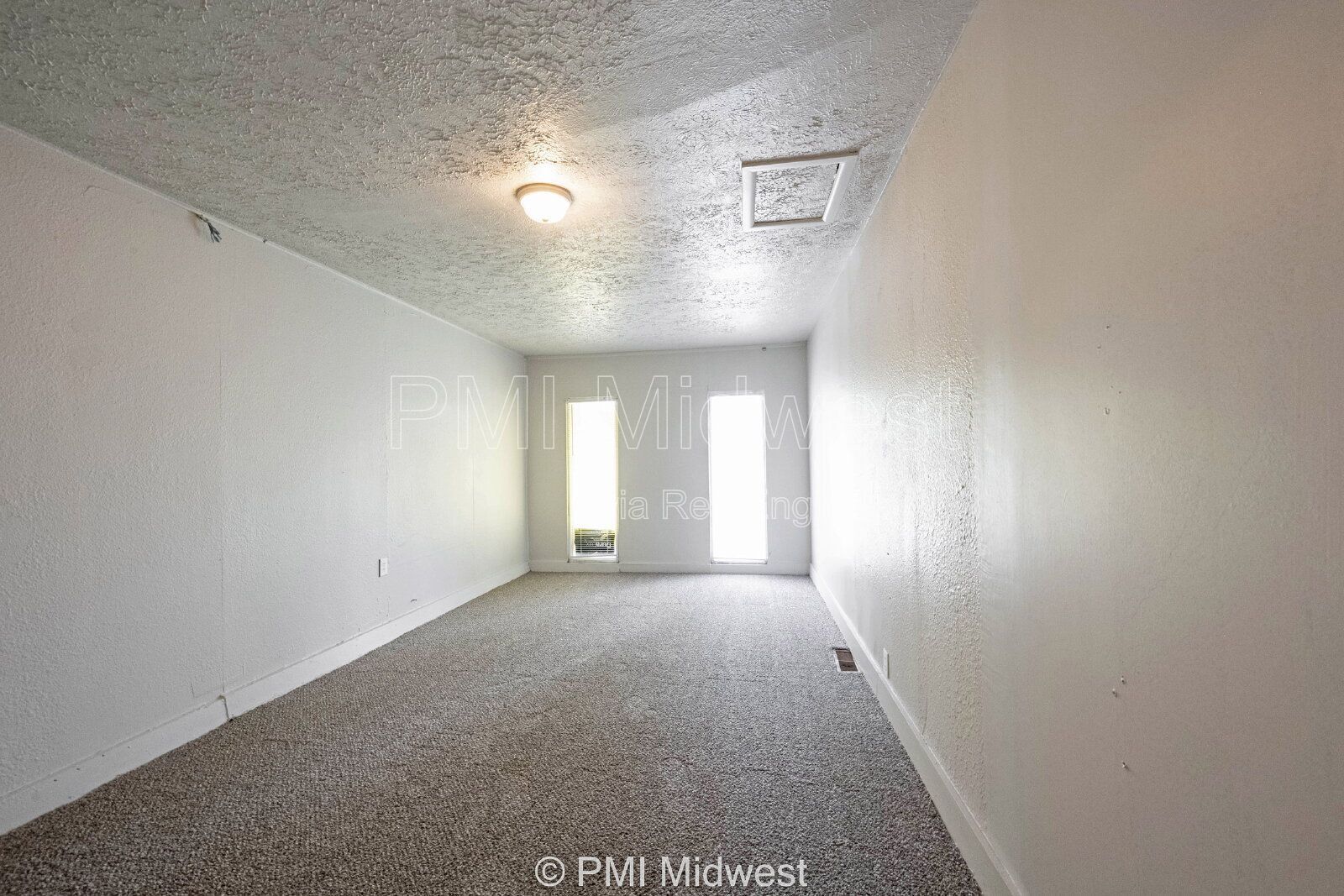 Building Photo - 5925 Sunwood Dr