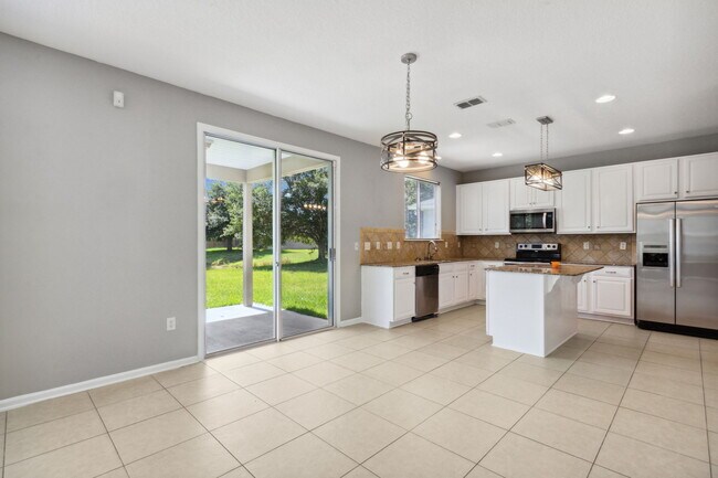 Building Photo - 12677 Pine Marsh Way