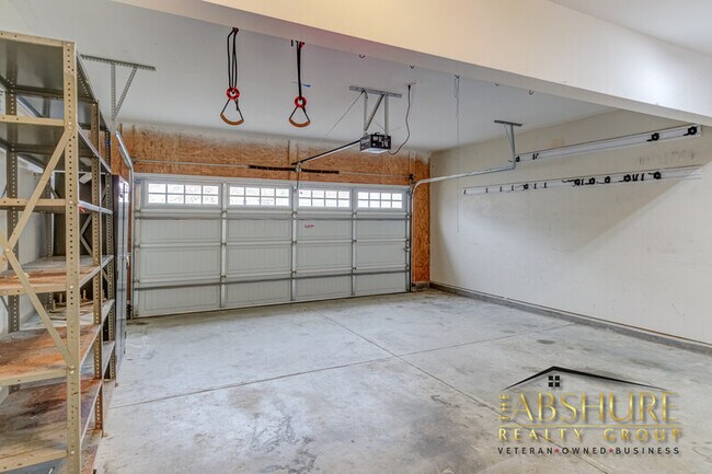Building Photo - 325 Timber Meadow Lake