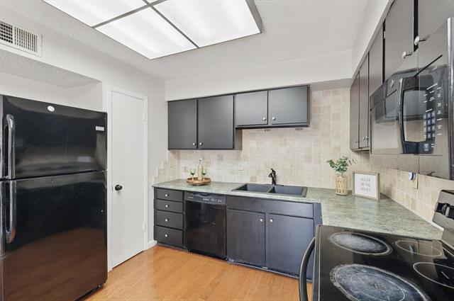 Building Photo - 2700 Stonehaven Ct