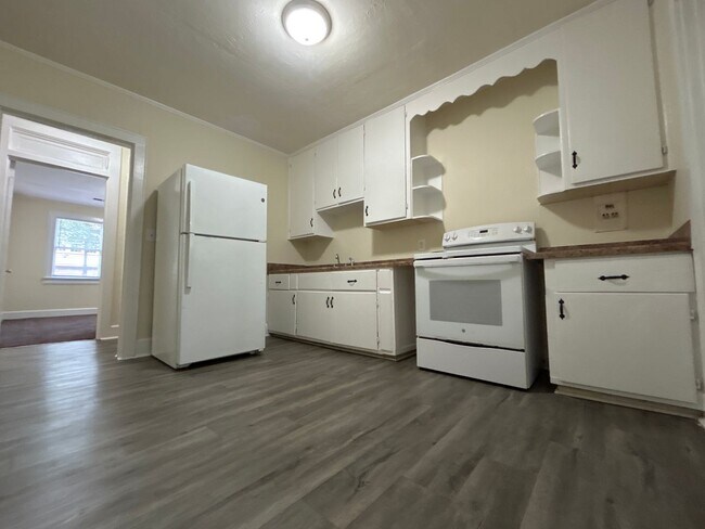 Building Photo - 1401 Kinderway &amp; 4300-4302 Wentworth -...