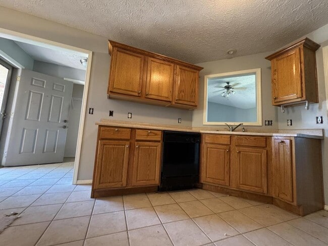 Building Photo - 5709 N 12th Ave