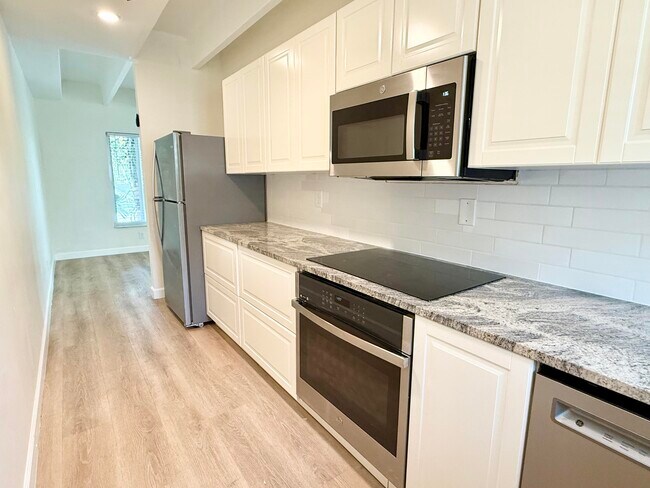 Building Photo - 1520 S Lake Dr