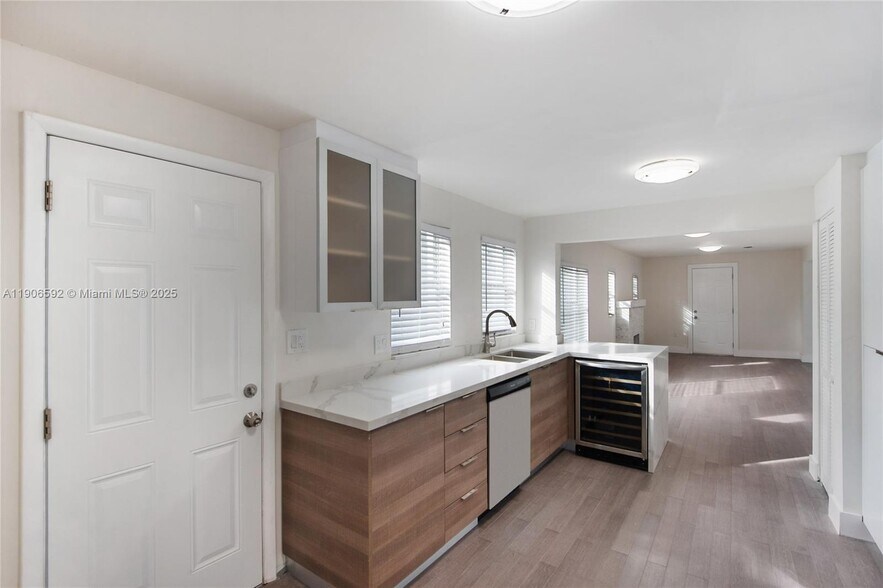 Building Photo - 522 NW 47th Ter