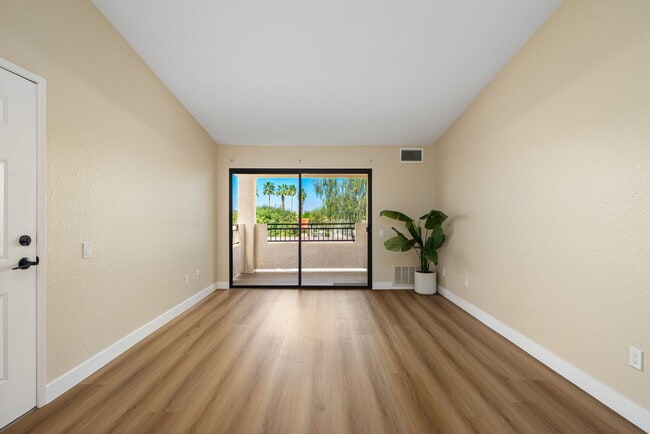 Building Photo - 78650 Ave 42