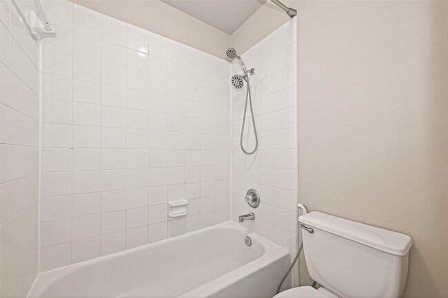 Building Photo - 26414 Suffield Glen Ln