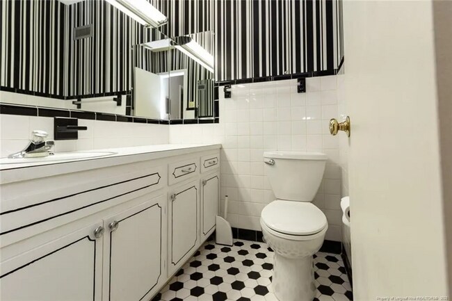 Building Photo - 502 W 33rd St