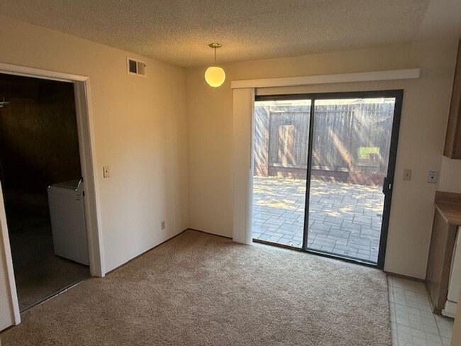 Building Photo - 3-Bed / 2.5 Bath Home in Quiet Benicia Hil...