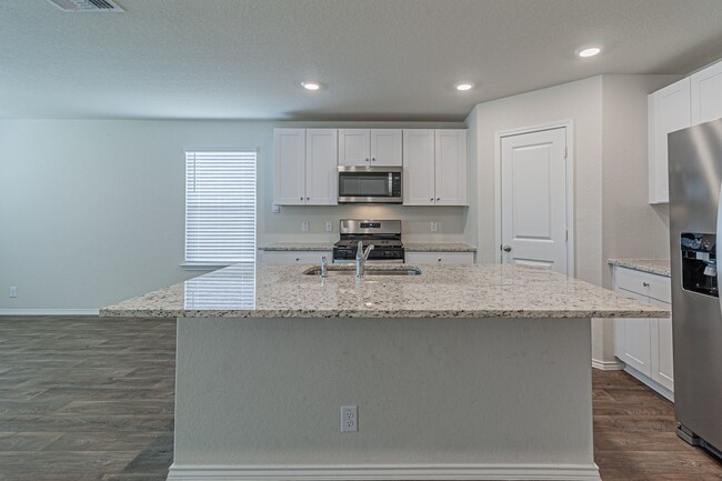 Building Photo - 4 bd/2 ba available NOW!! Wiseman/Talley F...