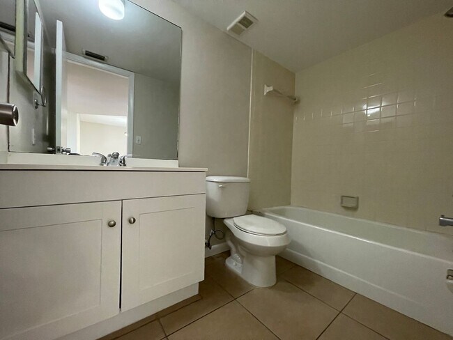 Building Photo - ANNUAL RENTAL - 2 BED / 2 BATH AT CANTERBURY VILLAGE