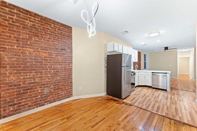 Building Photo - 378 Baldwin Ave