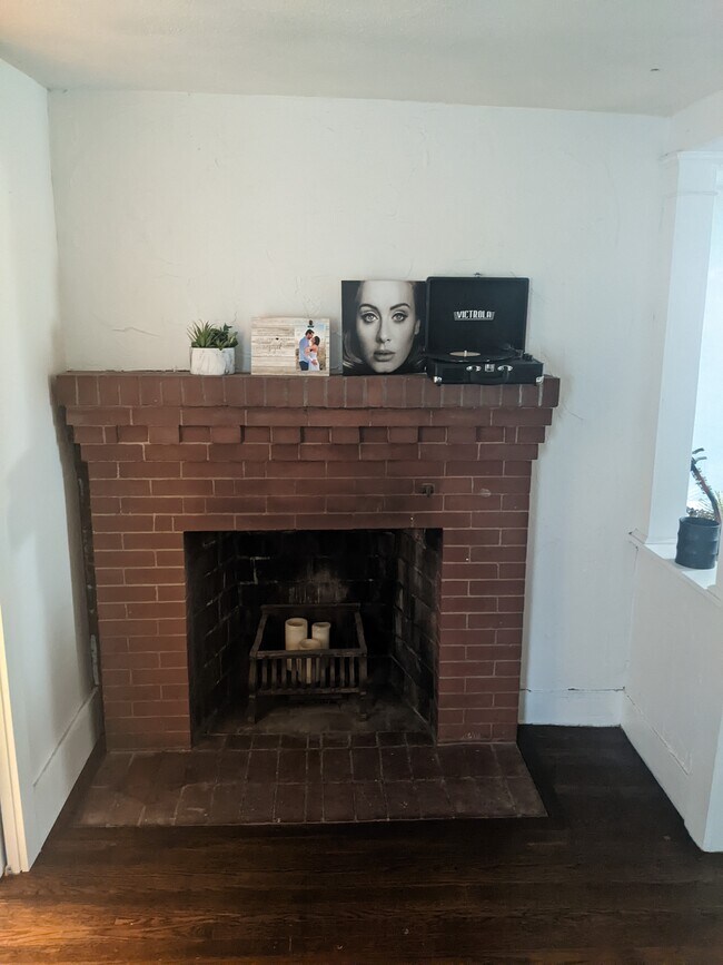 ornamental fireplace - 15 Grove St