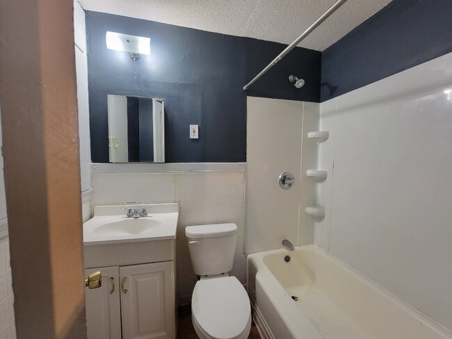Building Photo - 1 bedroom, 1 Bathroom