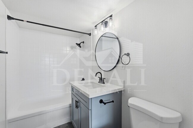 Building Photo - 425 W Paseo Redondo
