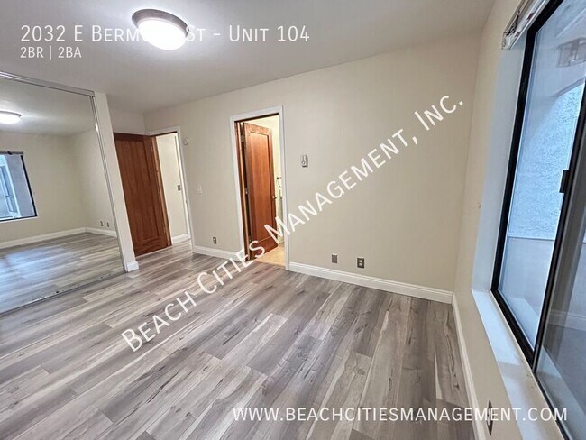 Building Photo - 2032 E Bermuda St