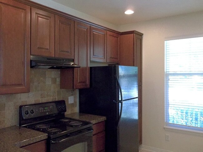 Building Photo - Comfortable & Roomy 3 Bedroom Home – Available August 10