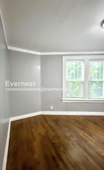 Building Photo - 32 Woodlawn Dr