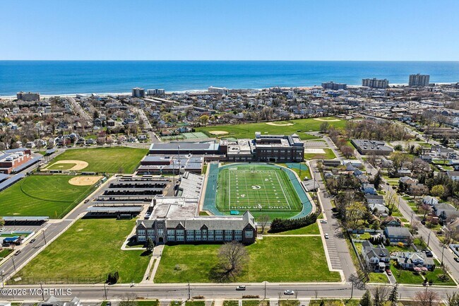 Building Photo - 15 Woolley Ave