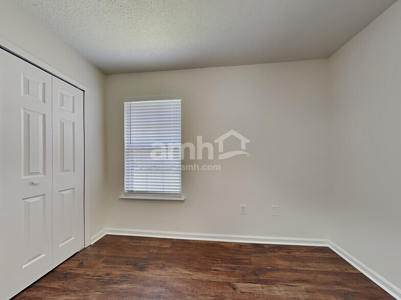 Building Photo - 362 Stonebridge Cir