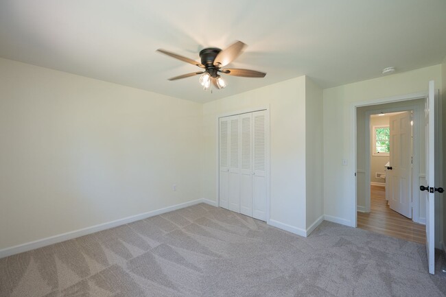 Building Photo - SPACIOUS RETREAT WITH DOWNTOWN CONVENIENCE