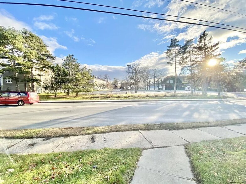 Building Photo - 901 Nott St