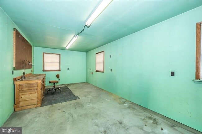 Building Photo - 6 Schaller Ln