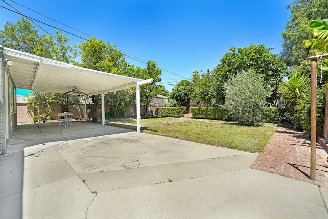 Building Photo - 14323 Califa St