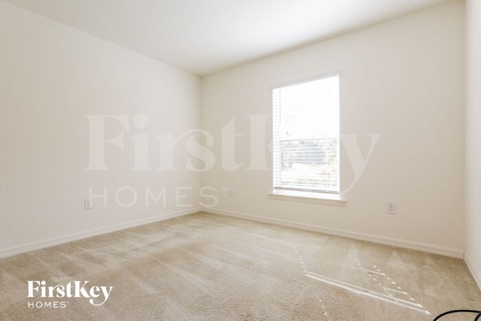 Building Photo - 3685 Parade Terrace