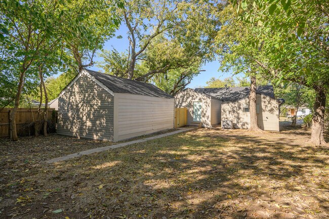 Building Photo - 3732 NW 26th St