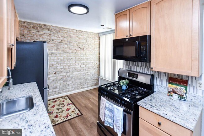 Building Photo - 3319 Huntley Sq Dr