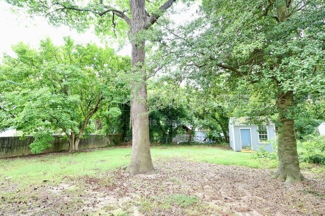 Building Photo - 2405 Bransford Dr