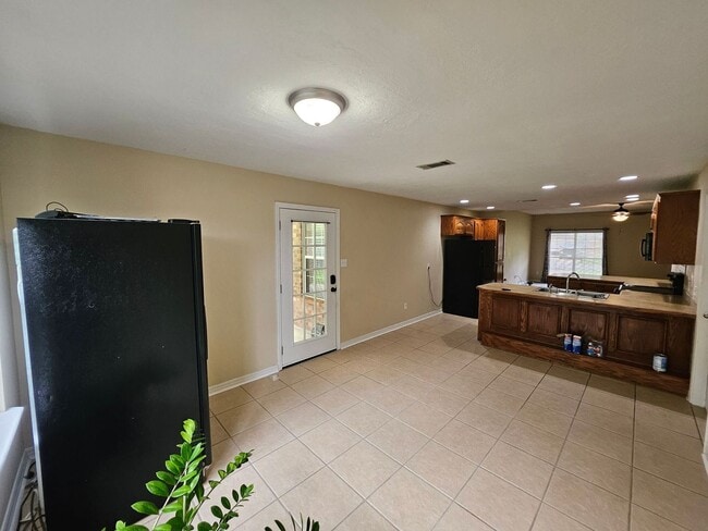 Building Photo - 6201 Fagan Cir